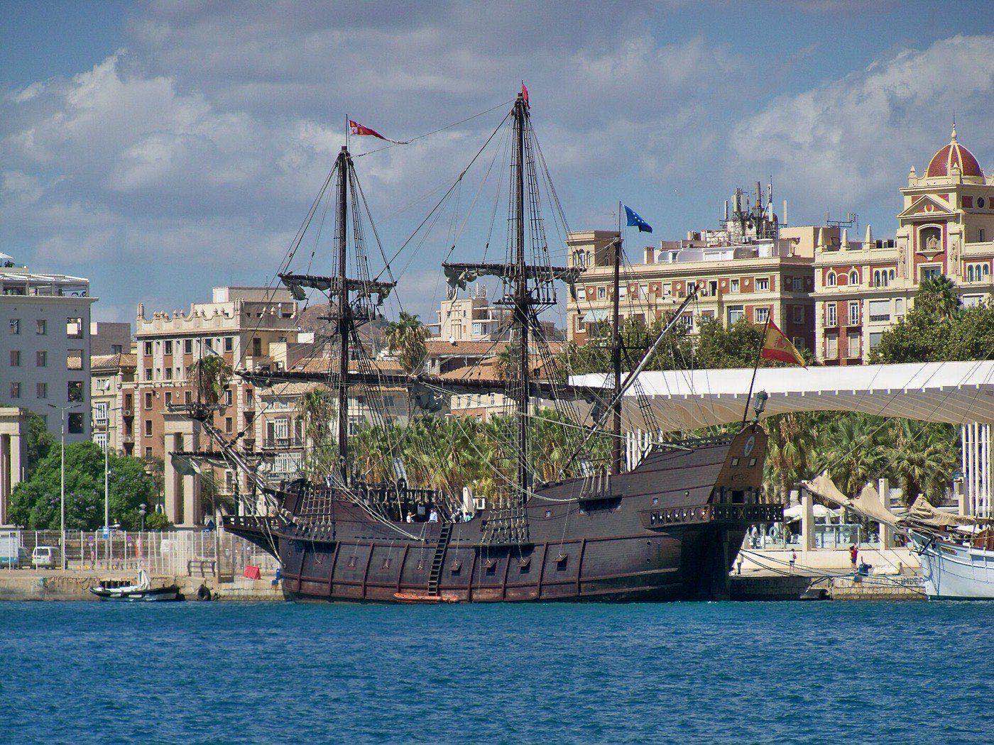 Galeón Andalucía, a modern replica of a Spanish galleon, in the port of Málaga. Photo: Daniel Capilla / Wikimedia Commons, CC BY-SA 4.0
