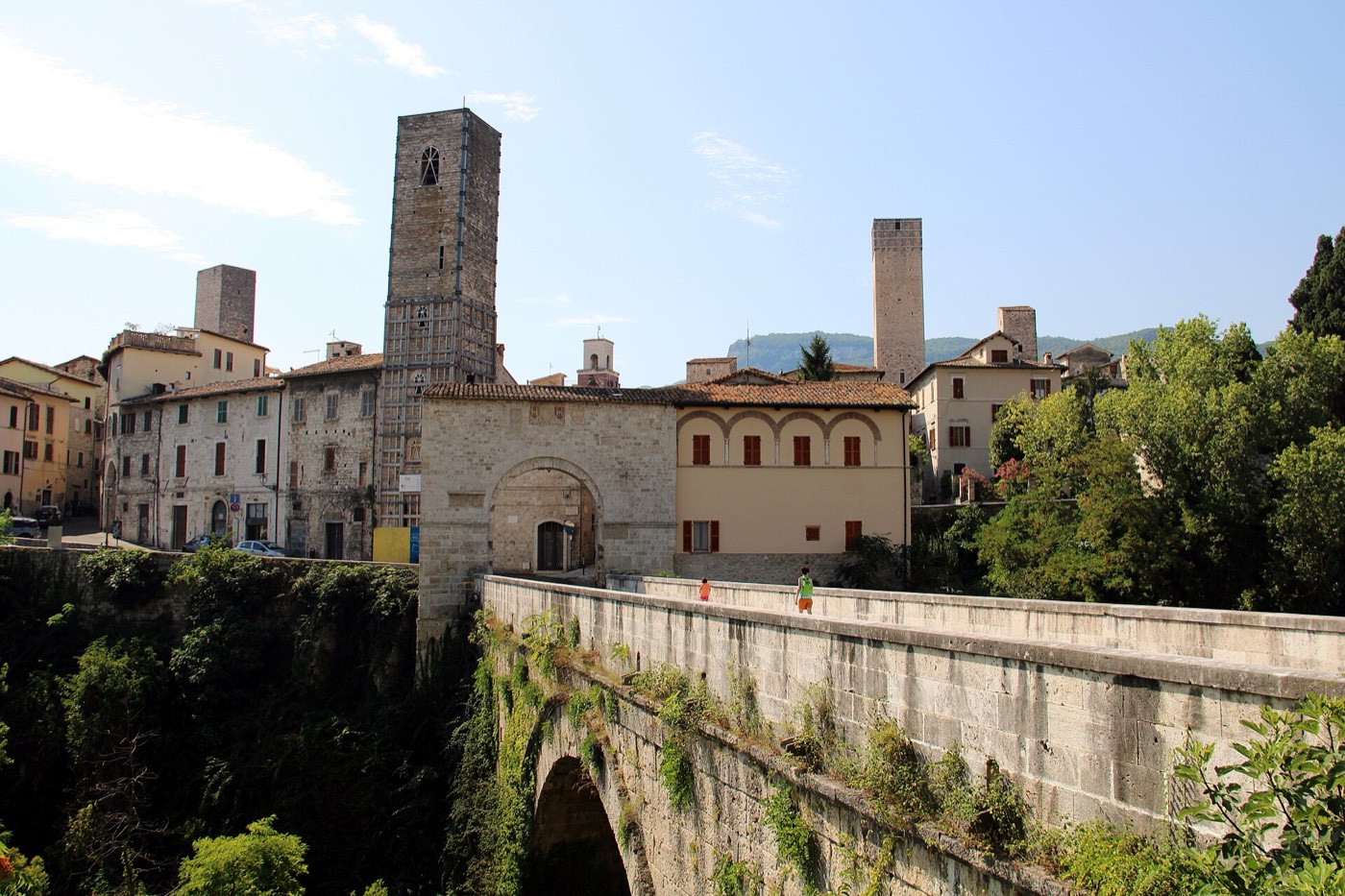 The Roman bridge of Solestà in Ascoli Piceno, the Roman Asculum. Photo: Mongolo1984 / Wikimedia Commons, CC BY-SA 4.0