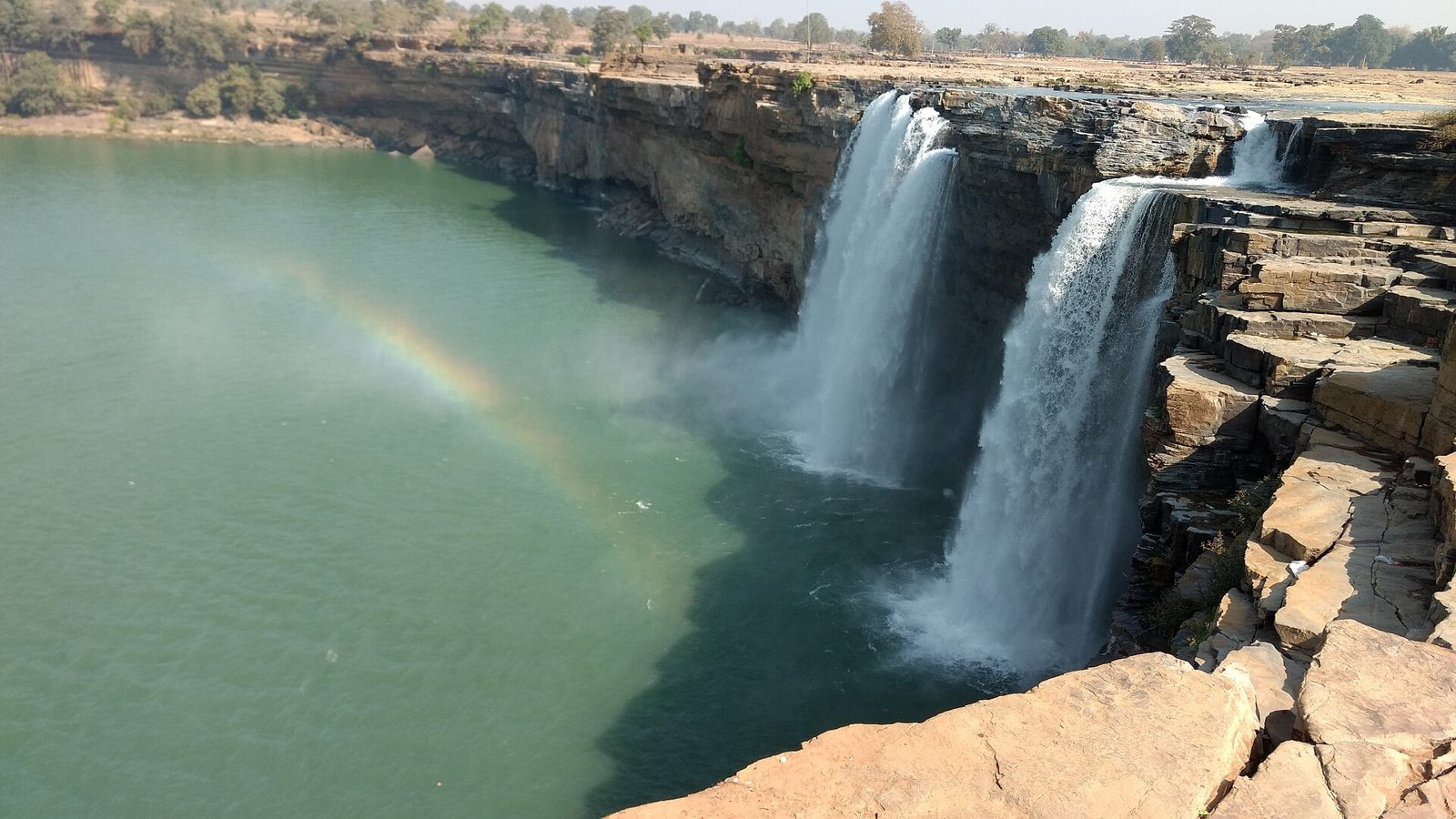 The Chitrakote Falls on the Indravati river in Bastar, in the forests tradition calls Dandakaranya · Photo: Ksh85, CC BY-SA 4.0, via Wikimedia Commons