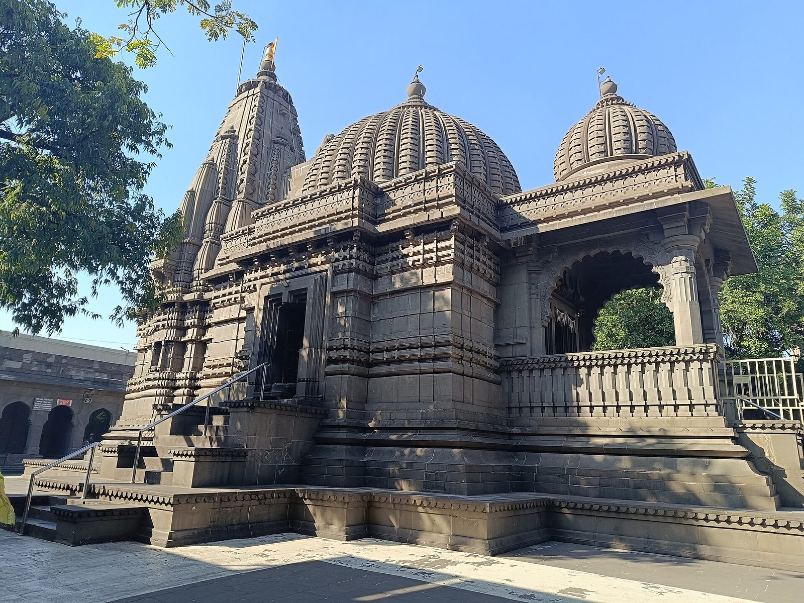 The black-stone Kalaram temple in Panchavati, Nashik · Photo: K.Venkataramana, CC0, via Wikimedia Commons